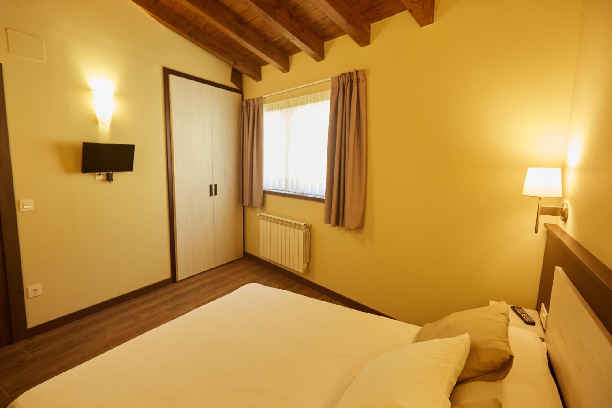 Apartamentos Rurales Casa La Piedra Collia Ngoại thất bức ảnh