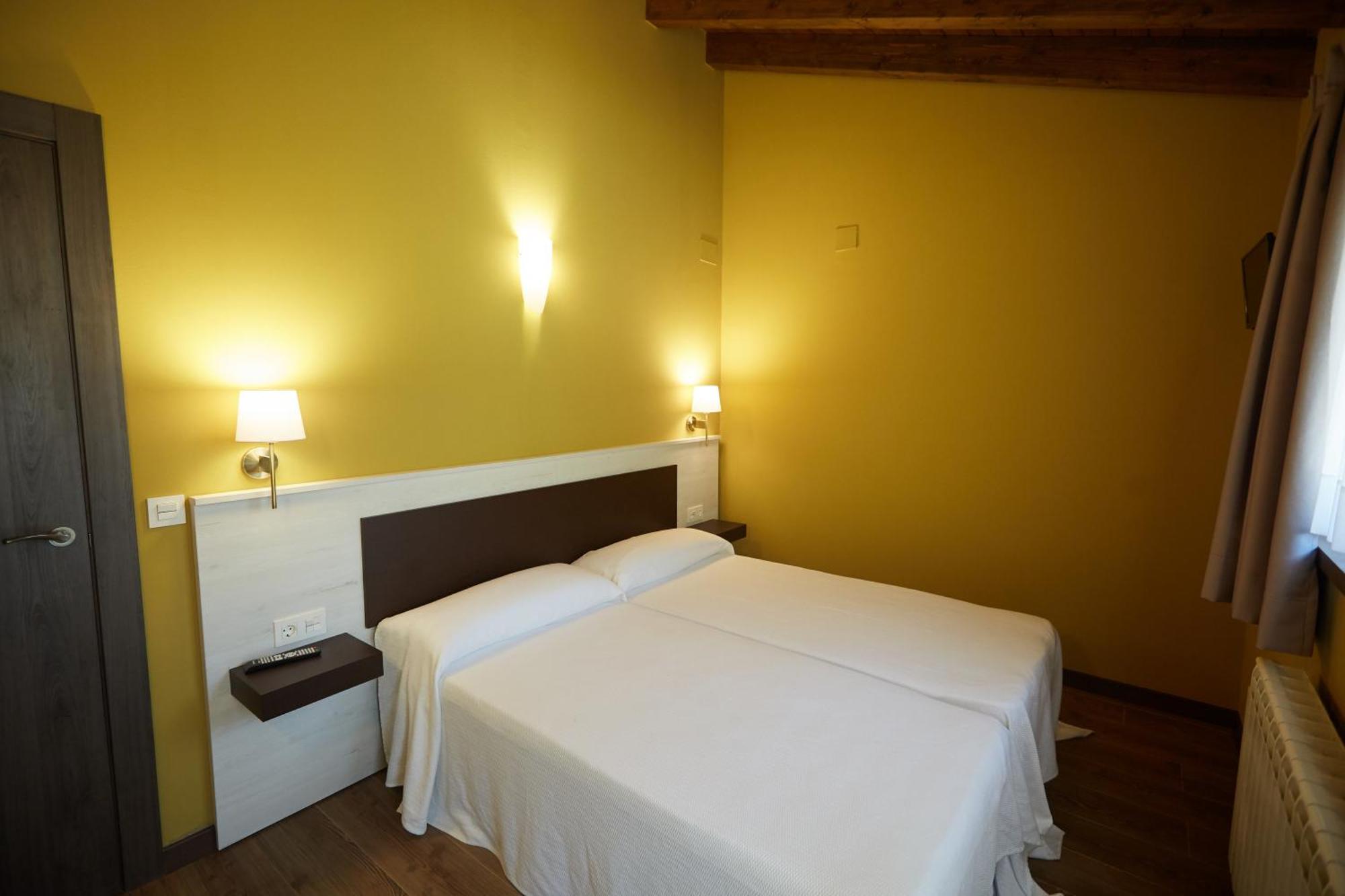 Apartamentos Rurales Casa La Piedra Collia Ngoại thất bức ảnh