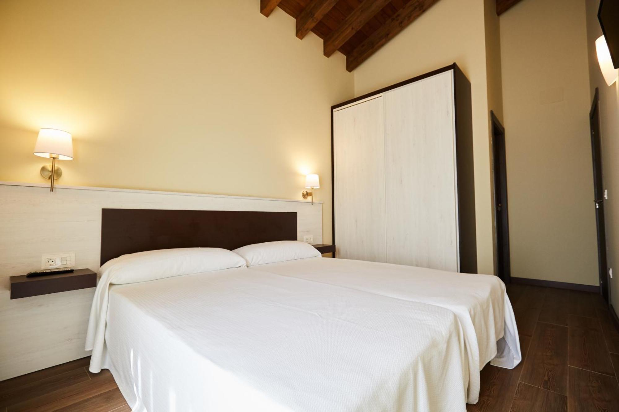 Apartamentos Rurales Casa La Piedra Collia Ngoại thất bức ảnh