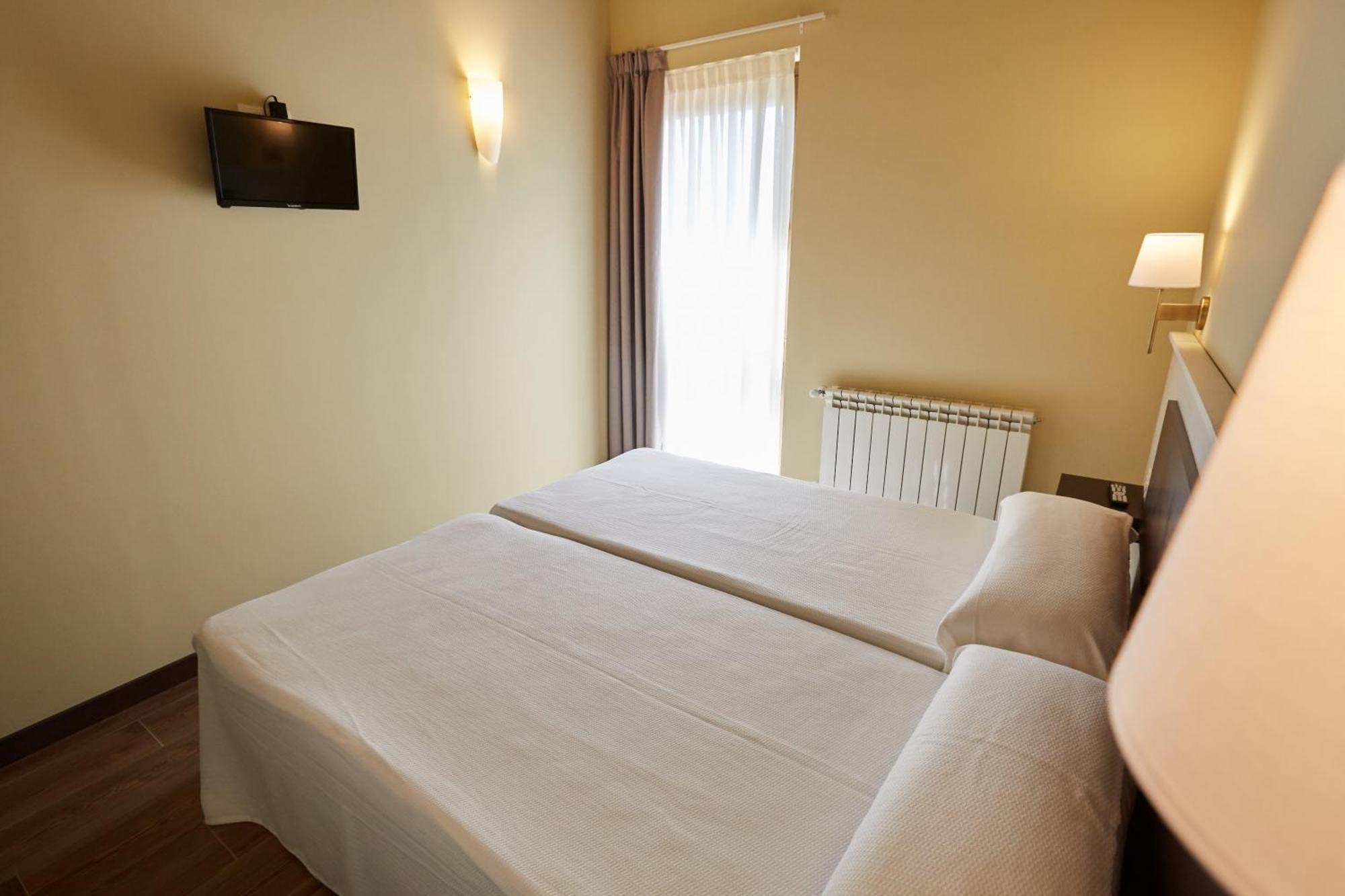 Apartamentos Rurales Casa La Piedra Collia Ngoại thất bức ảnh