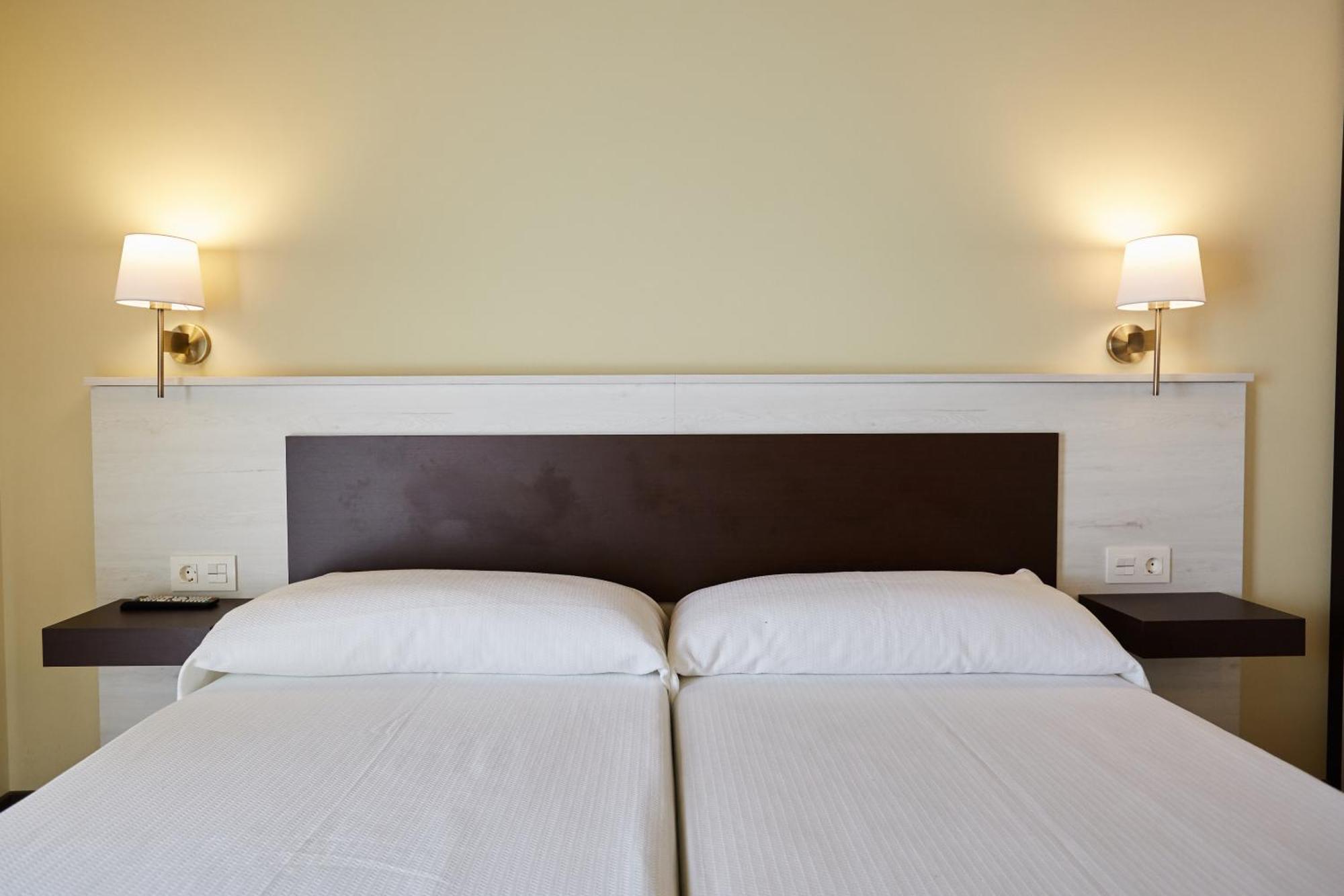 Apartamentos Rurales Casa La Piedra Collia Ngoại thất bức ảnh