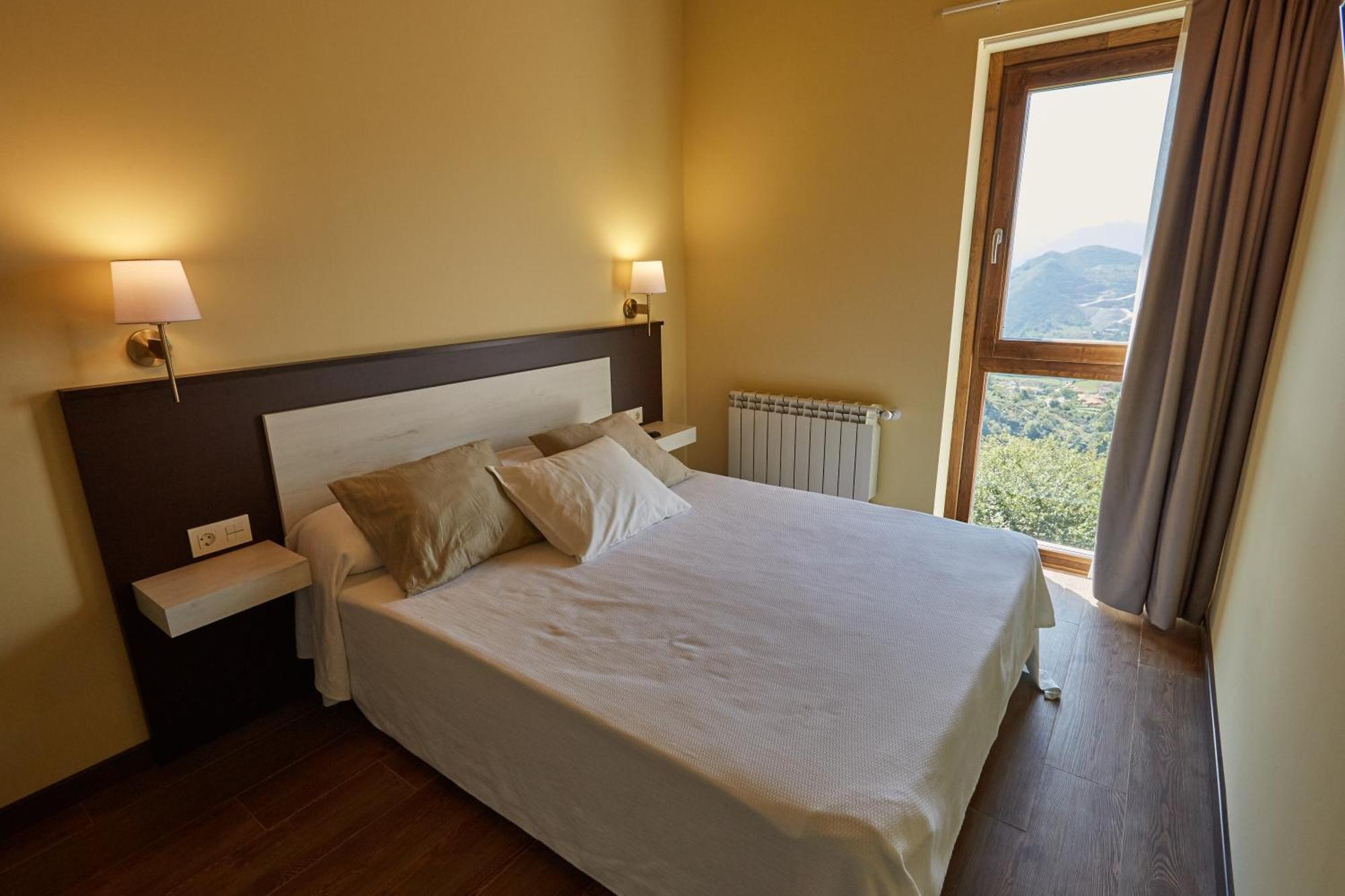 Apartamentos Rurales Casa La Piedra Collia Ngoại thất bức ảnh