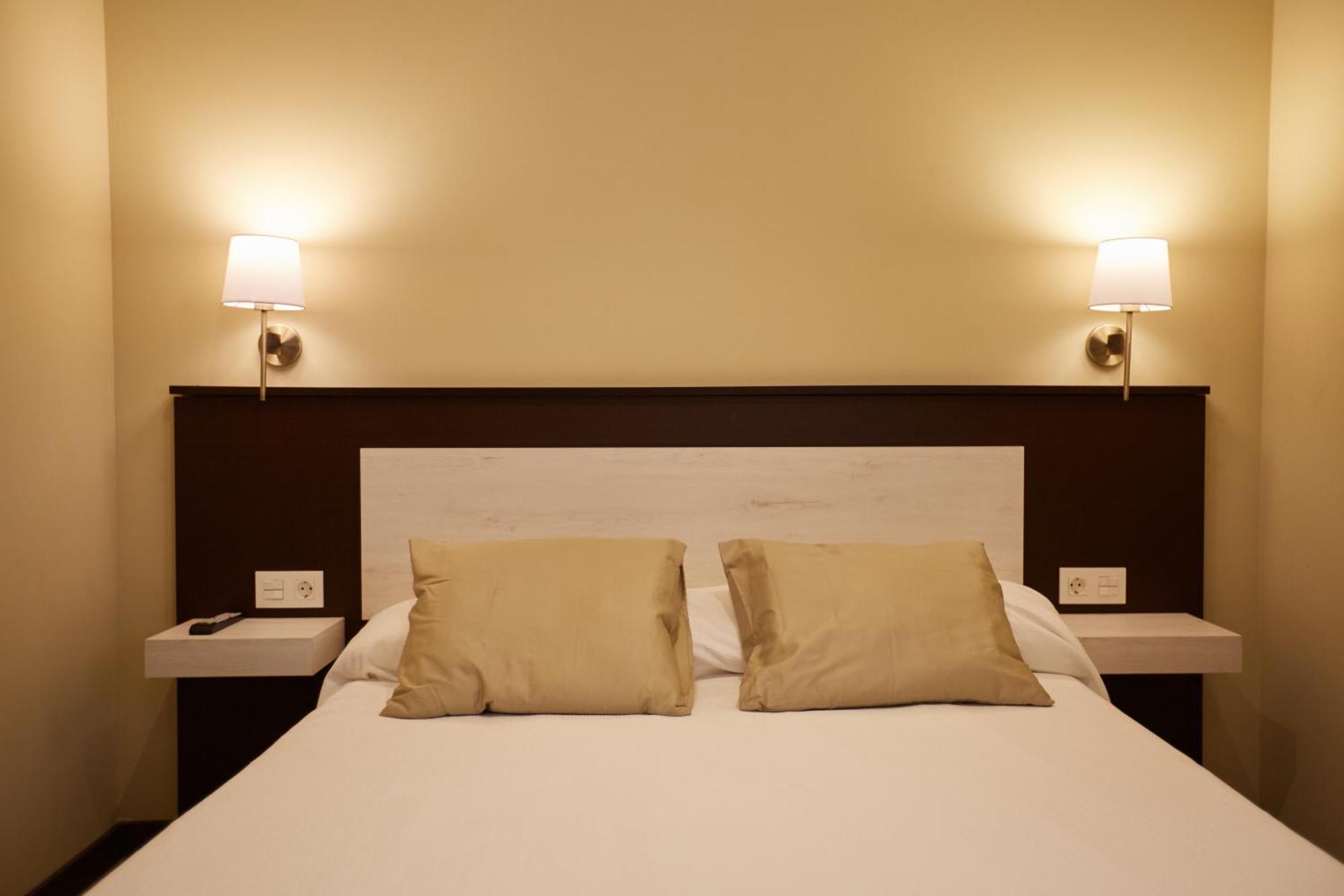 Apartamentos Rurales Casa La Piedra Collia Ngoại thất bức ảnh