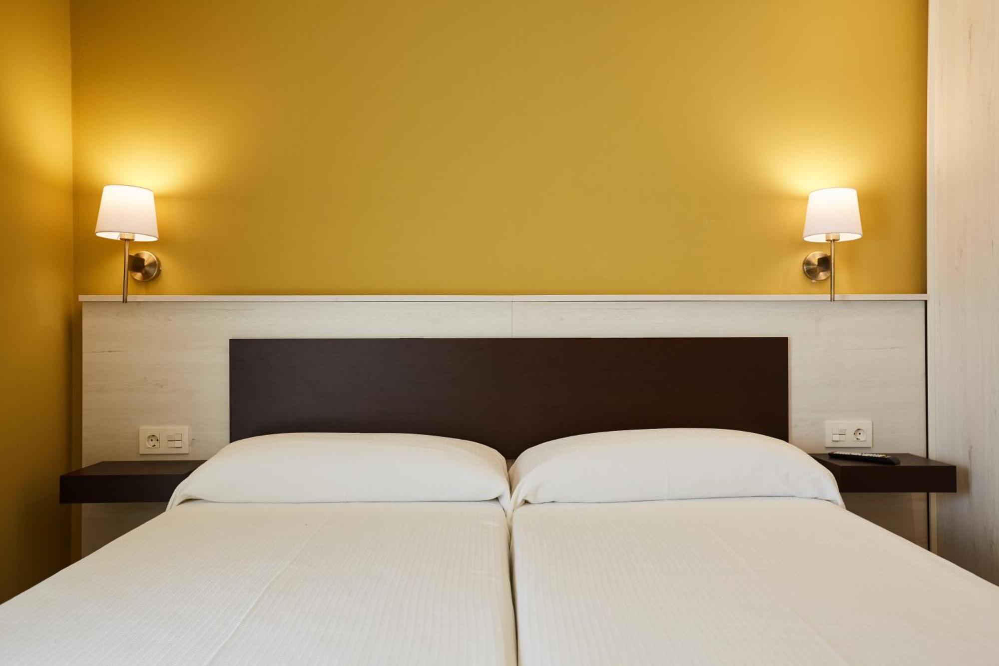 Apartamentos Rurales Casa La Piedra Collia Ngoại thất bức ảnh